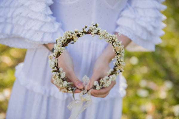 Preserved bridal hair wreath Natural dried flowers ivory hair crown Wedding beige flower wreath Flower jewellery Ivory wedding Magaela