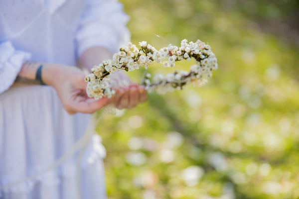 Preserved bridal hair wreath Natural dried flowers ivory hair crown Wedding beige flower wreath Flower jewellery Ivory wedding Magaela