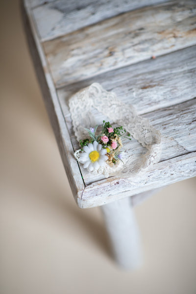 Meadow daisy bridal garter