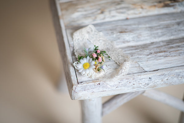 Meadow daisy bridal garter