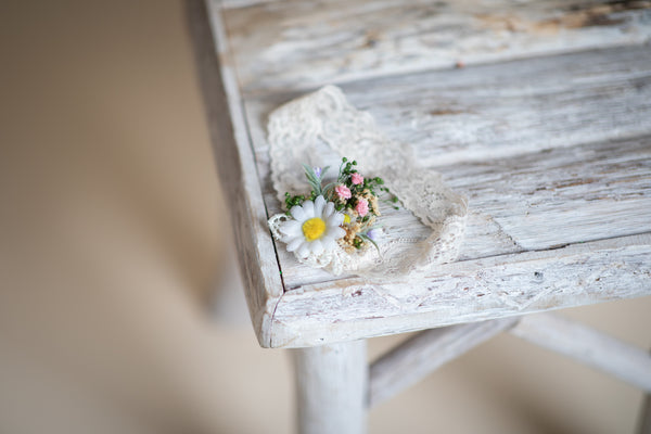 Meadow daisy bridal garter