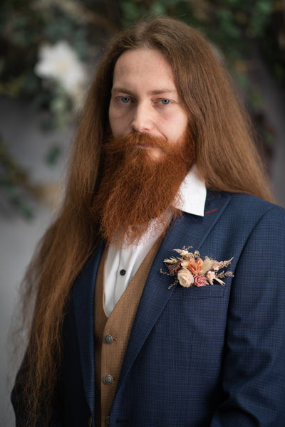 Romantic pocket boutonniere with roses