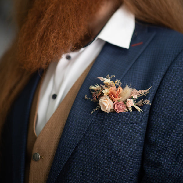 Romantic pocket boutonniere with roses