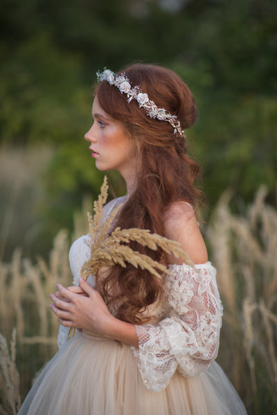 Romantic bridal hair crown Wedding jewellery White roses hair wreath Flower headpiece Customisable Bride to be Magaela Hair flower halo