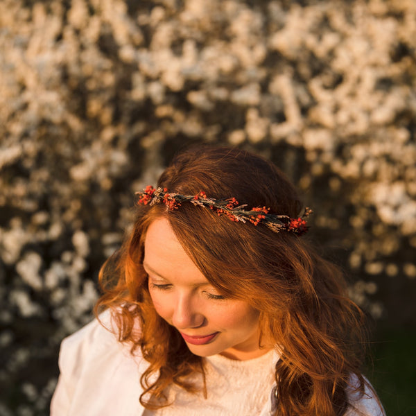 Natural baby's breath and rosemary hair wreath Bridal headpiece Delicate flower crown Dried flowers Magaela Red and green flower headpiece